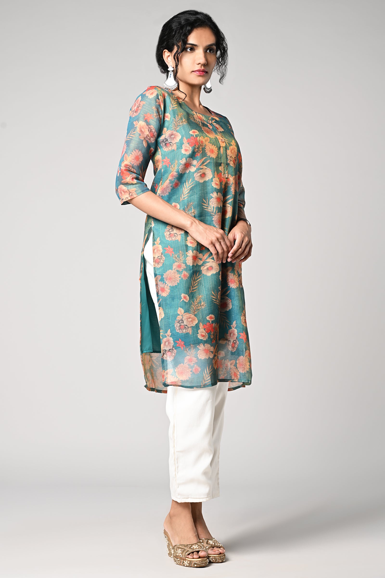 straight top,
floral prints all over the body,
round neck &amp; 3\4 sleeves,
shimmer material.