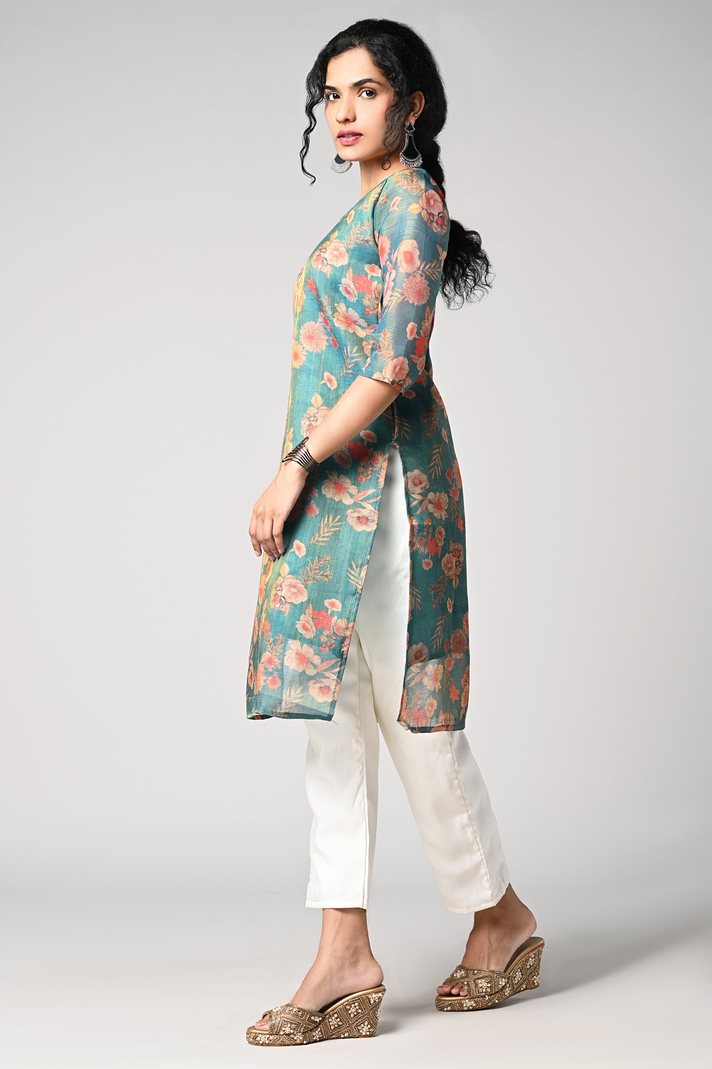 straight top,
floral prints all over the body,
round neck &amp; 3\4 sleeves,
shimmer material.