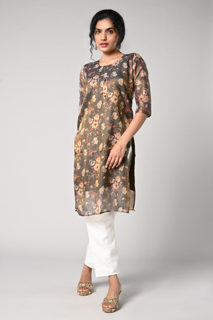 straight top,
floral prints all over the body
round neck &amp; 3/4 sleeves,
shimmer material.