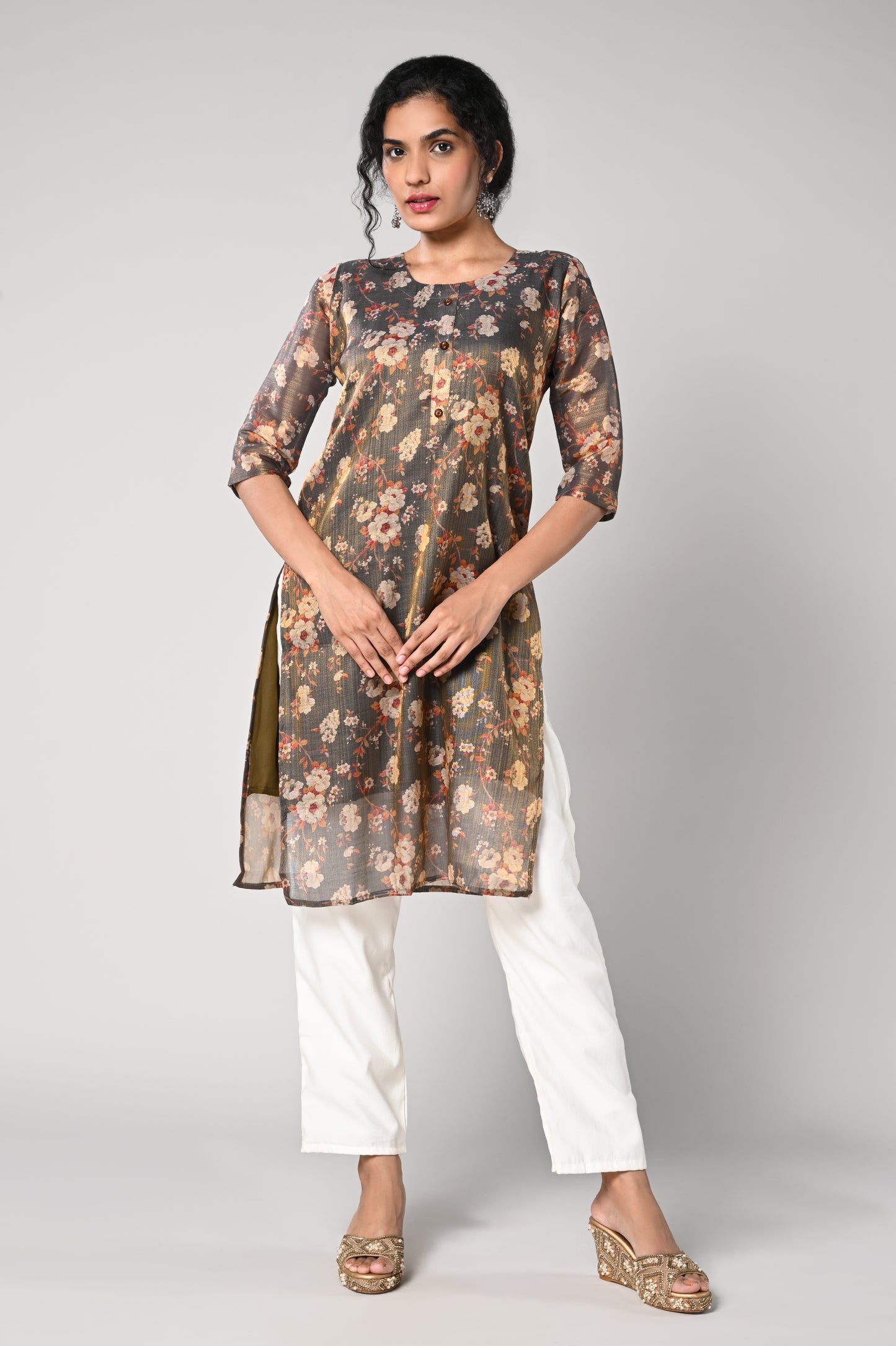 straight top,
floral prints all over the body
round neck &amp; 3/4 sleeves,
shimmer material.