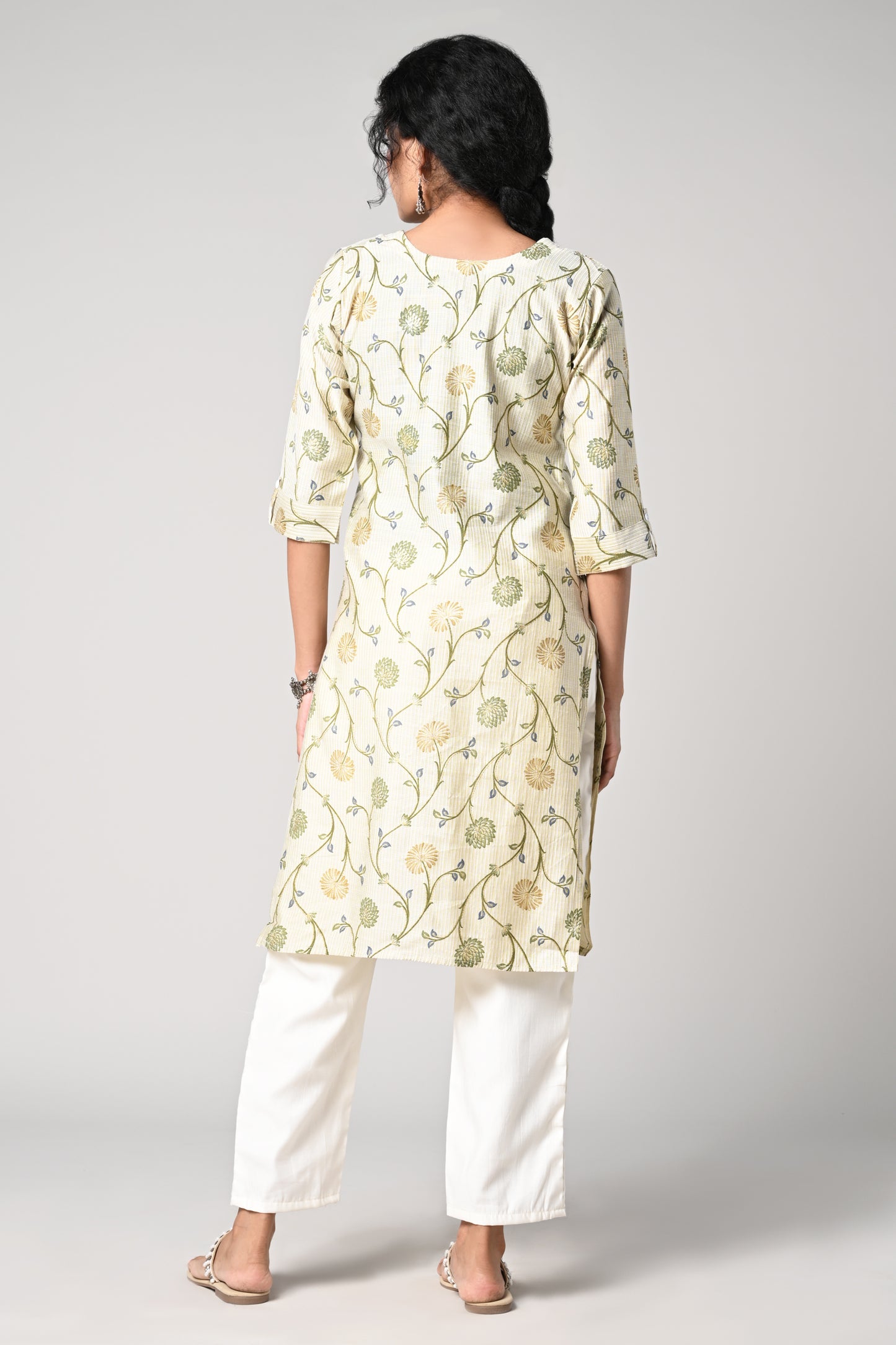 straight cut kurti,
floral prints all over the body,
round neck &amp; 3\4 sleeves,
cotton material