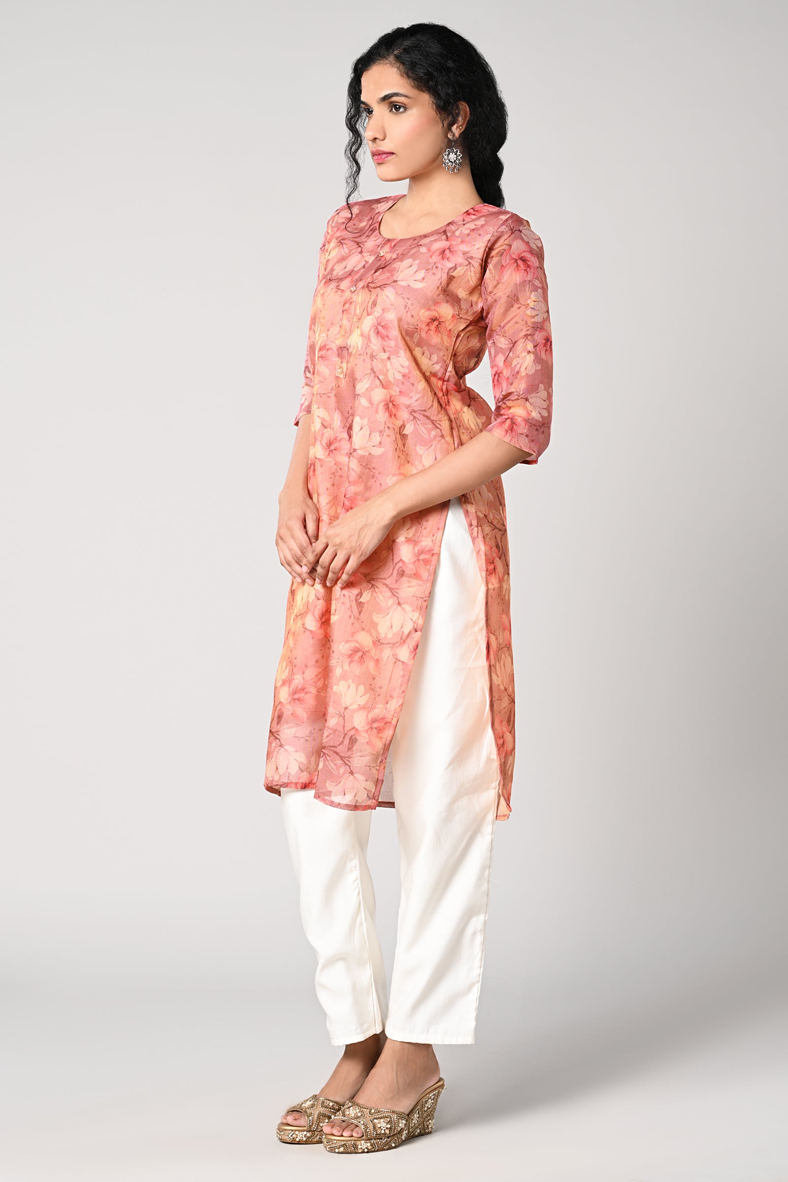 straight top,
floral prints all over the body,
round neck &amp; 3/4 sleeves,
shimmer material.