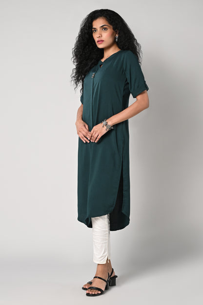 straight cut kurti,
round neck &amp; elbow sleeves,
imported fabric,
square button in the neck.