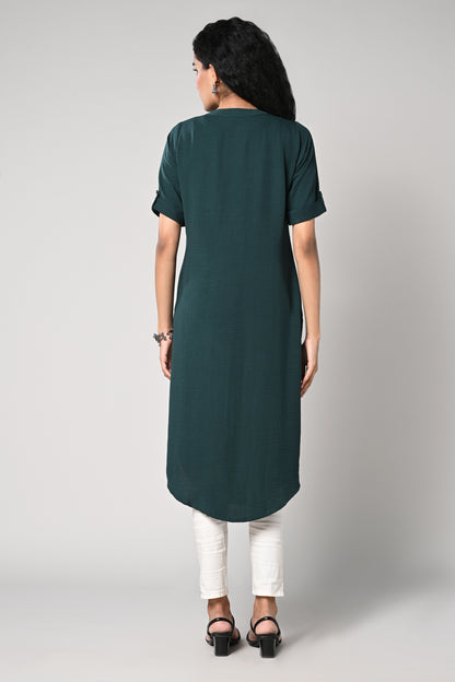 straight cut kurti,
round neck &amp; elbow sleeves,
imported fabric,
square button in the neck.