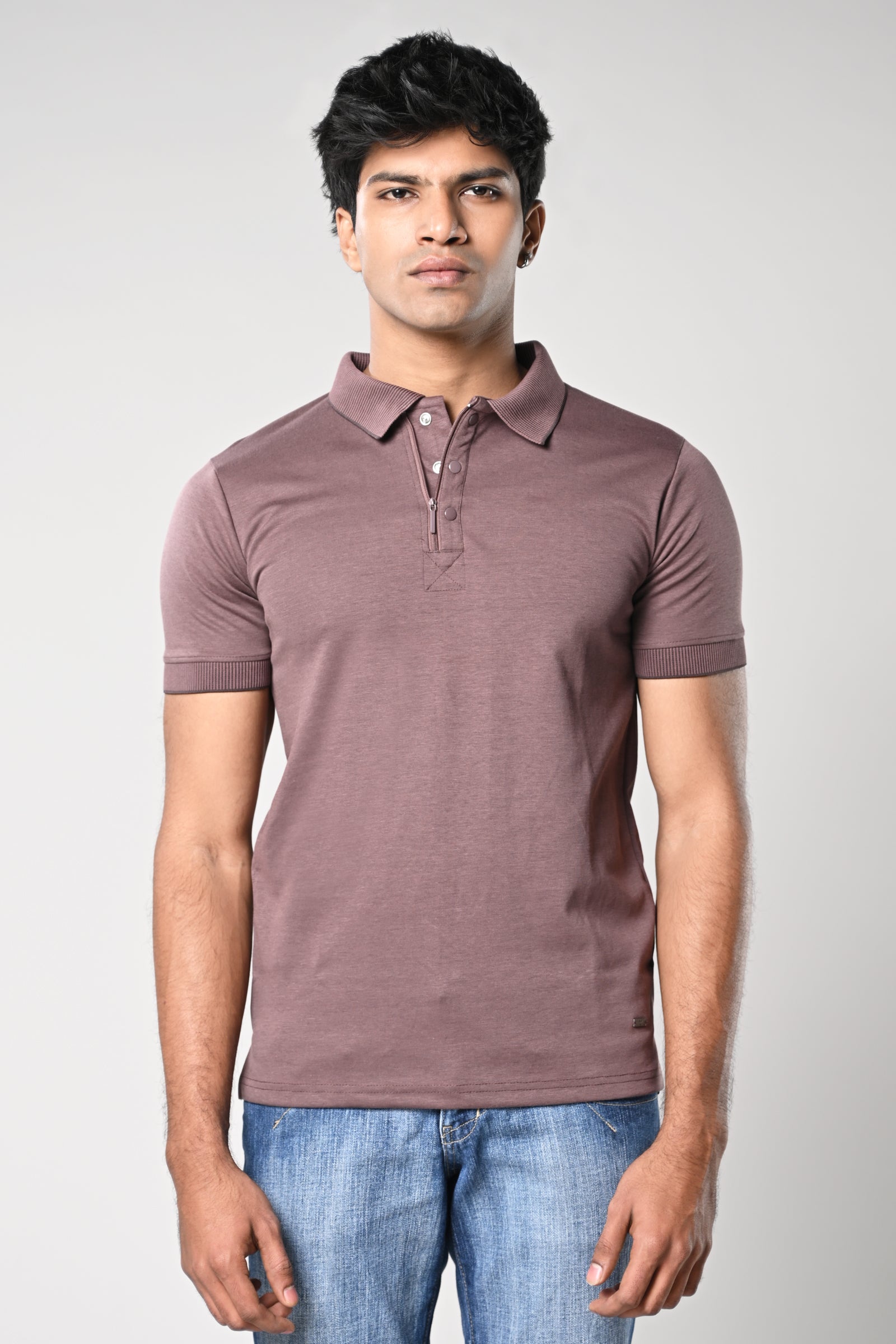 . Men’s collared T-shirt
. Half sleeve
. Fabric: imported
