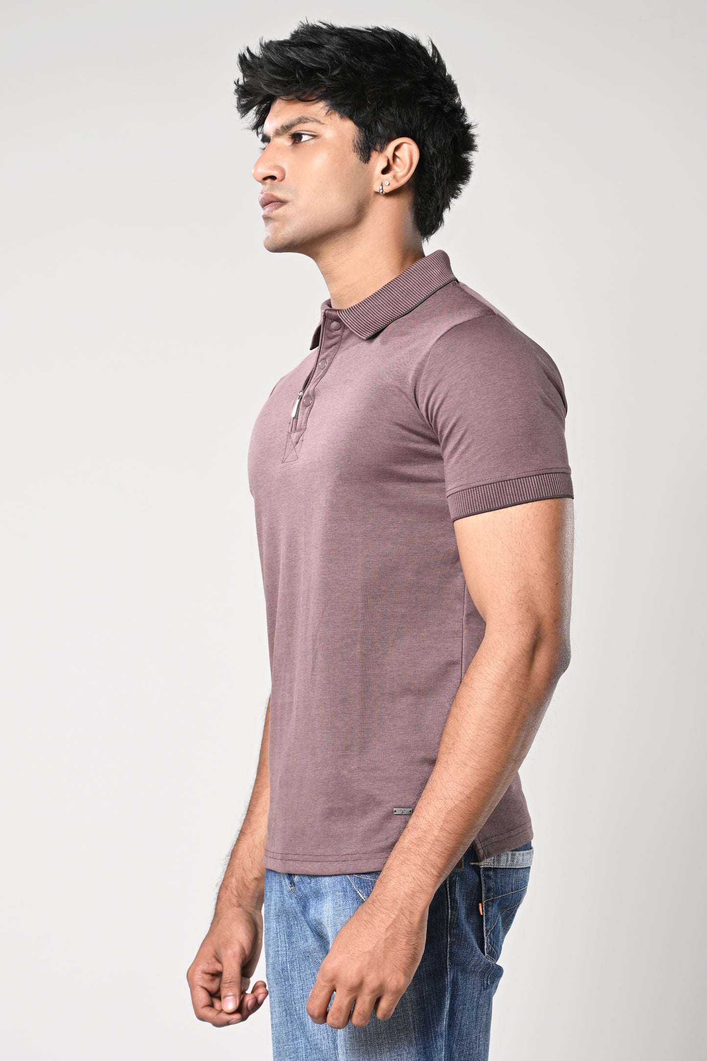 . Men’s collared T-shirt
. Half sleeve
. Fabric: imported