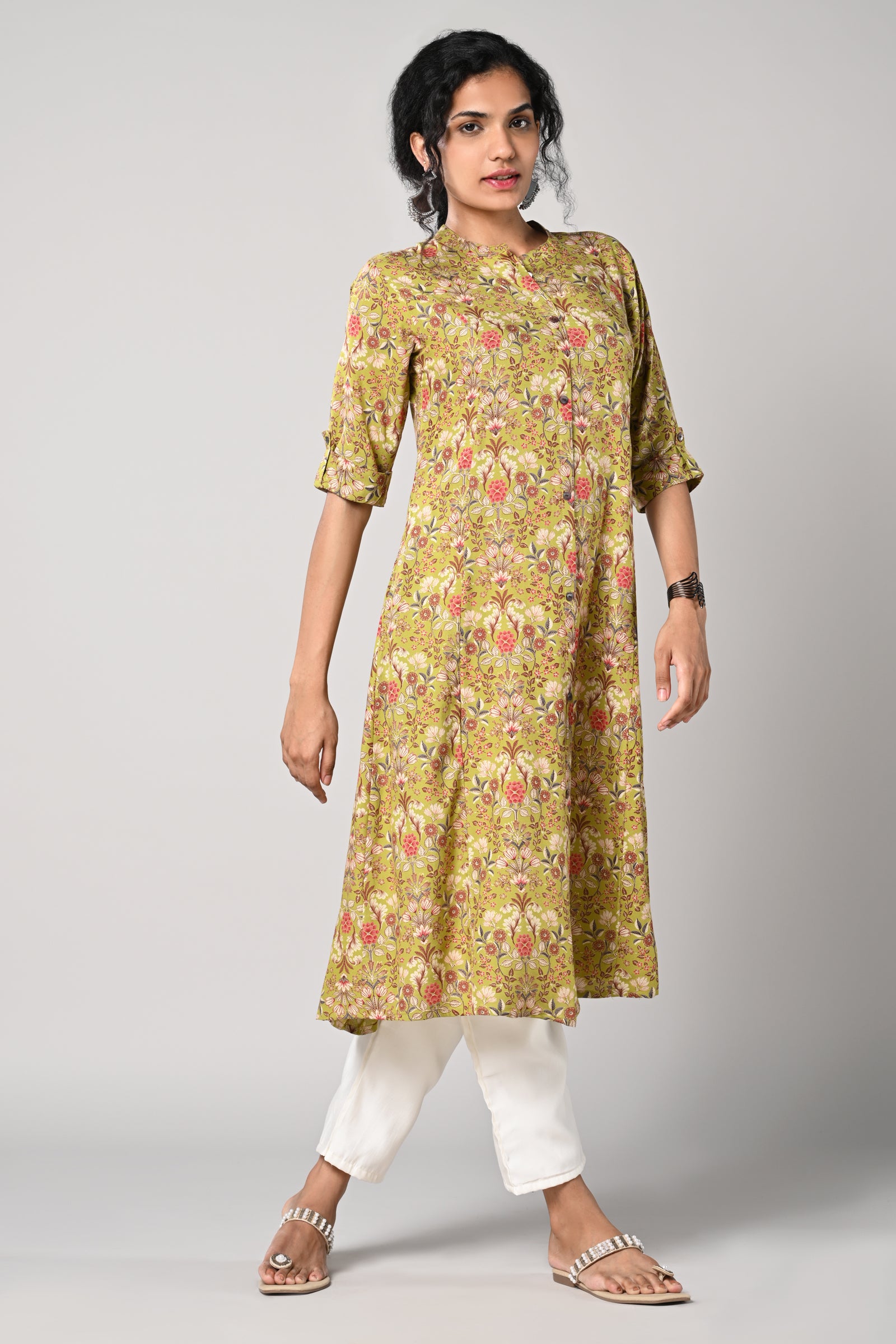 floral printed kurti ,
aline cut &amp; elbow sleeves,
close round neck.