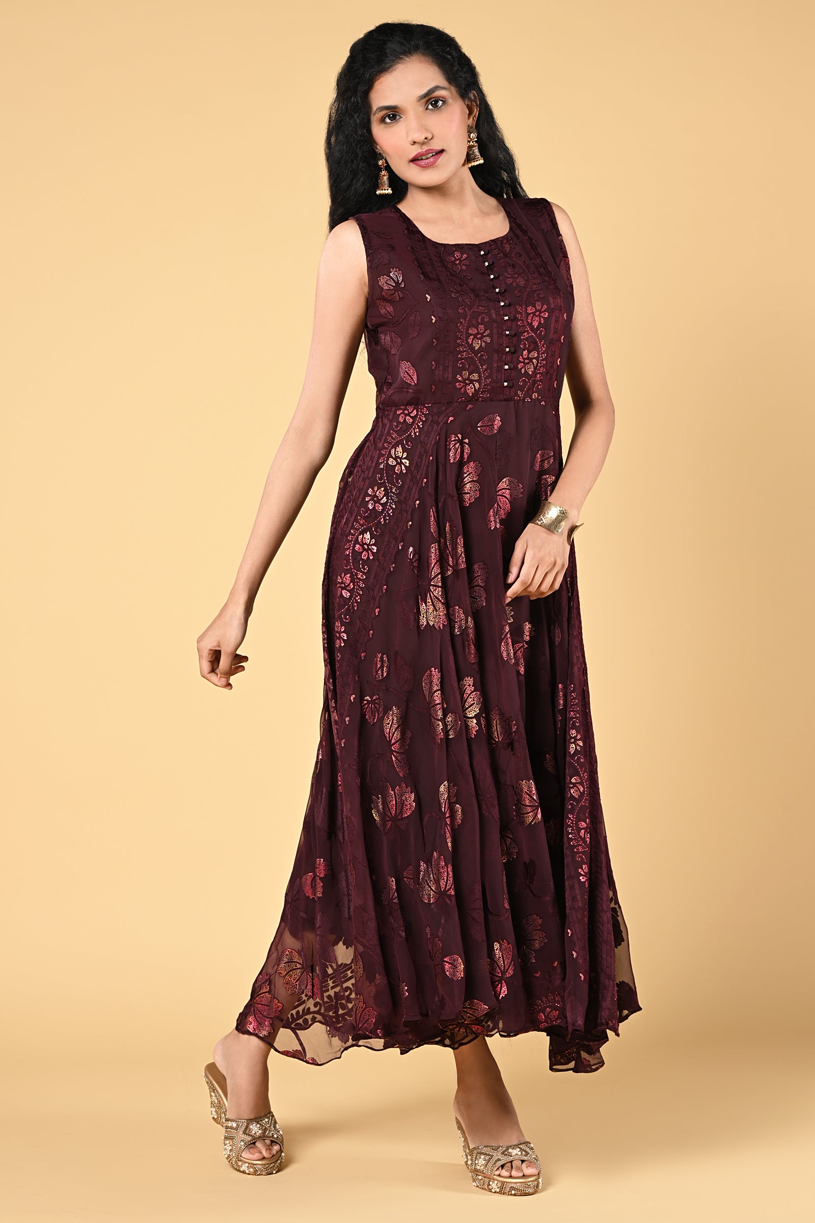 occasion wear gown.
brasso weaving round neck.
sleeves comes sepertaely with the top.