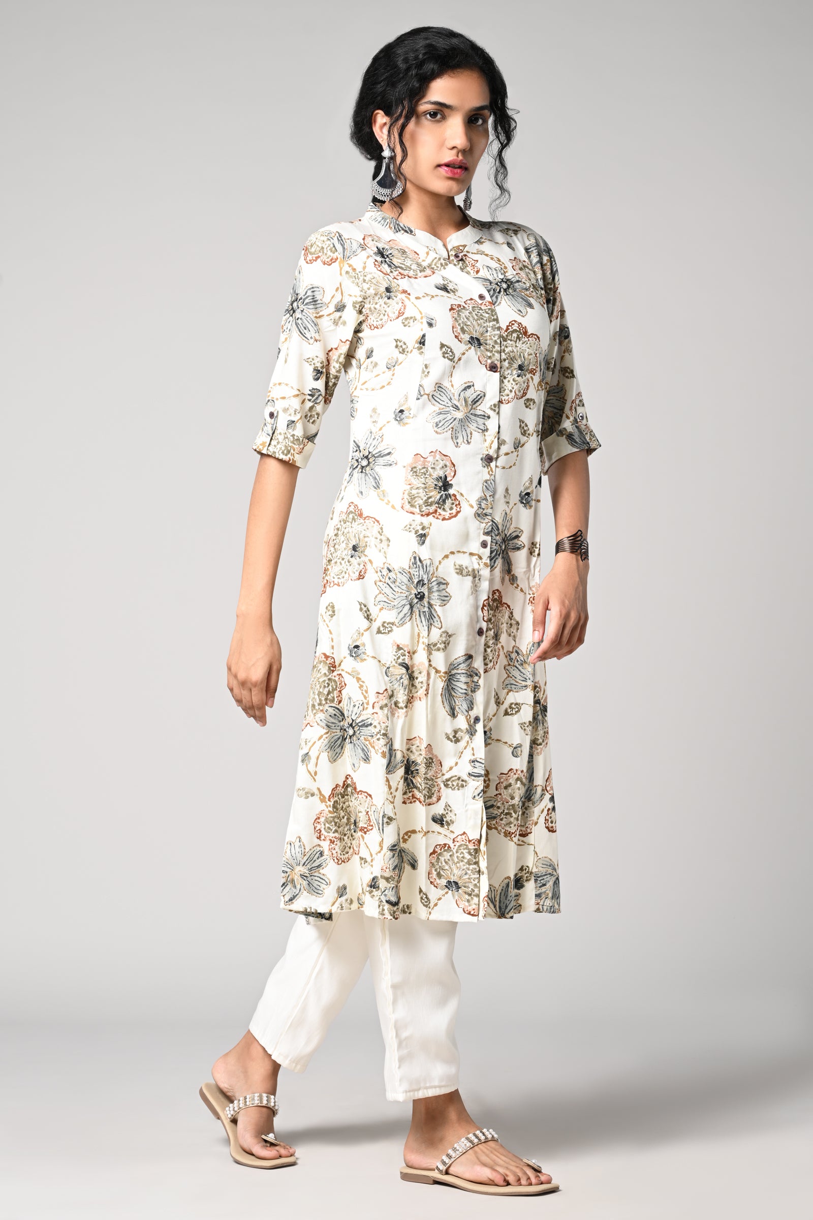 floral printed kurti ,
aline cut &amp; elbow sleeves,
close round neck.