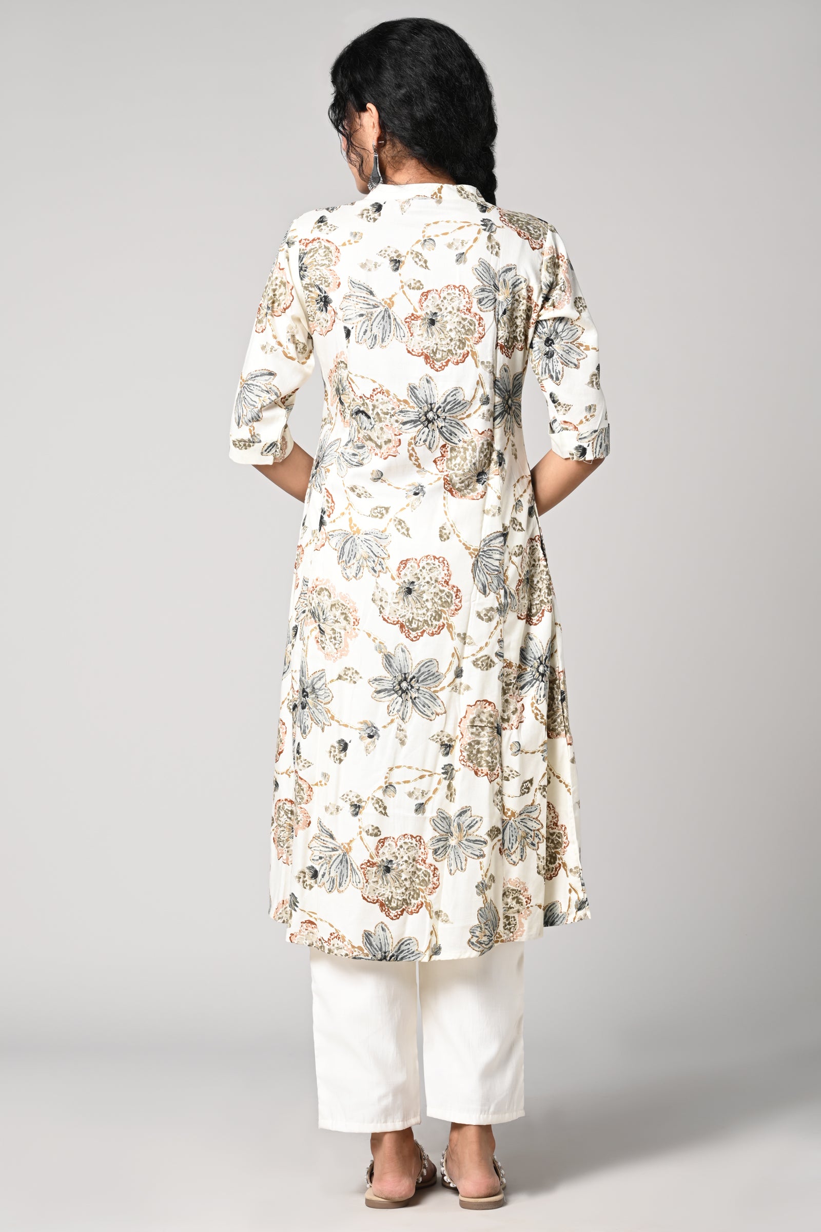 floral printed kurti ,
aline cut &amp; elbow sleeves,
close round neck.