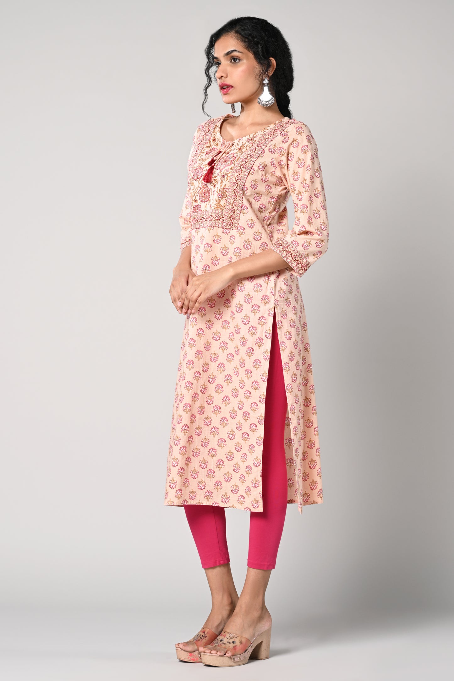 straight kurti,
floral prints all over the body,
round neck &amp; 3/4 sleeves,
pure jaipur cotton material.