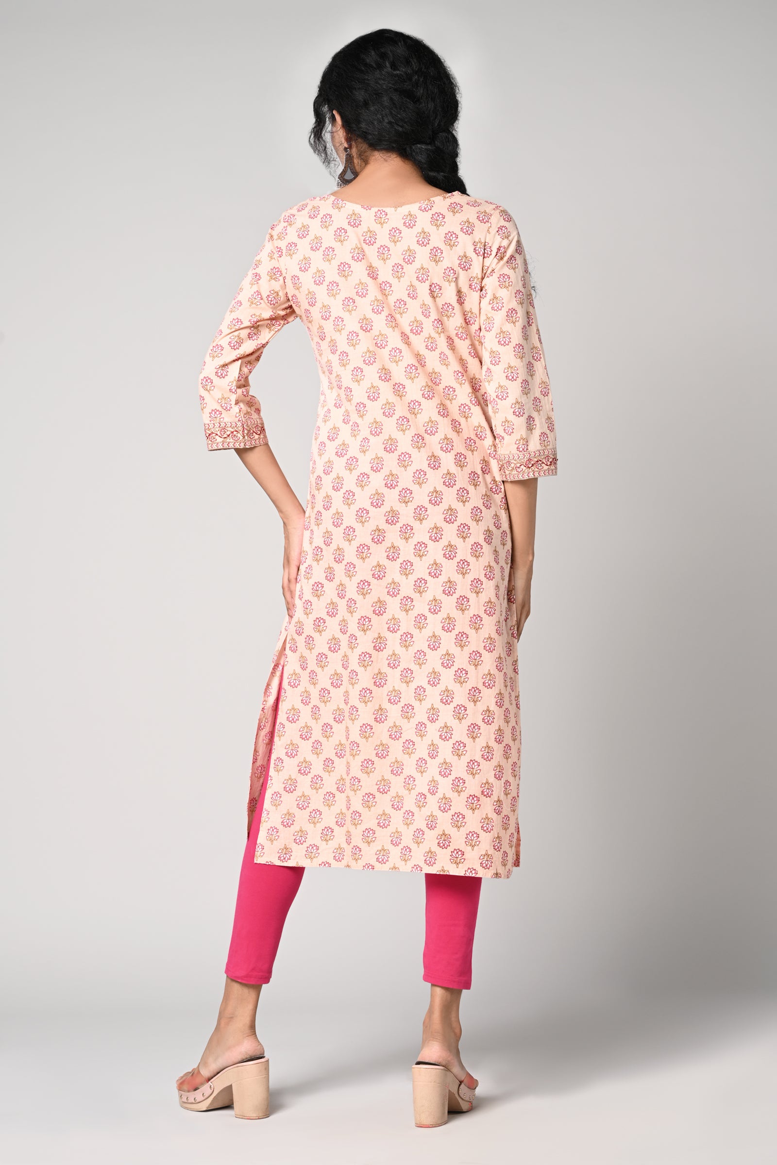 straight kurti,
floral prints all over the body,
round neck &amp; 3/4 sleeves,
pure jaipur cotton material.