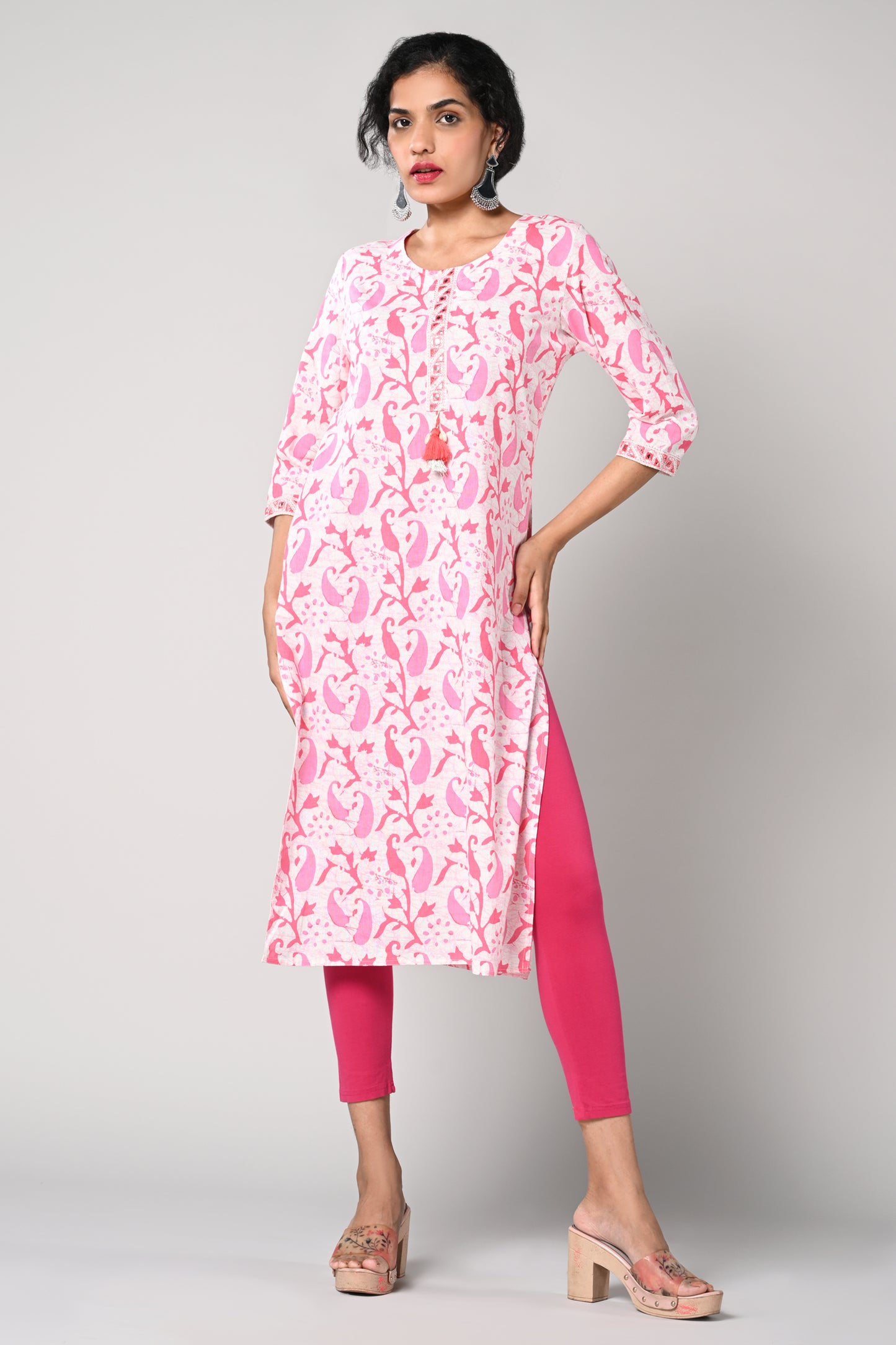 straight kurti,
floral prints all over the body,
round neck &amp; 3\4 sleeves,
pure jaipur cotton material.