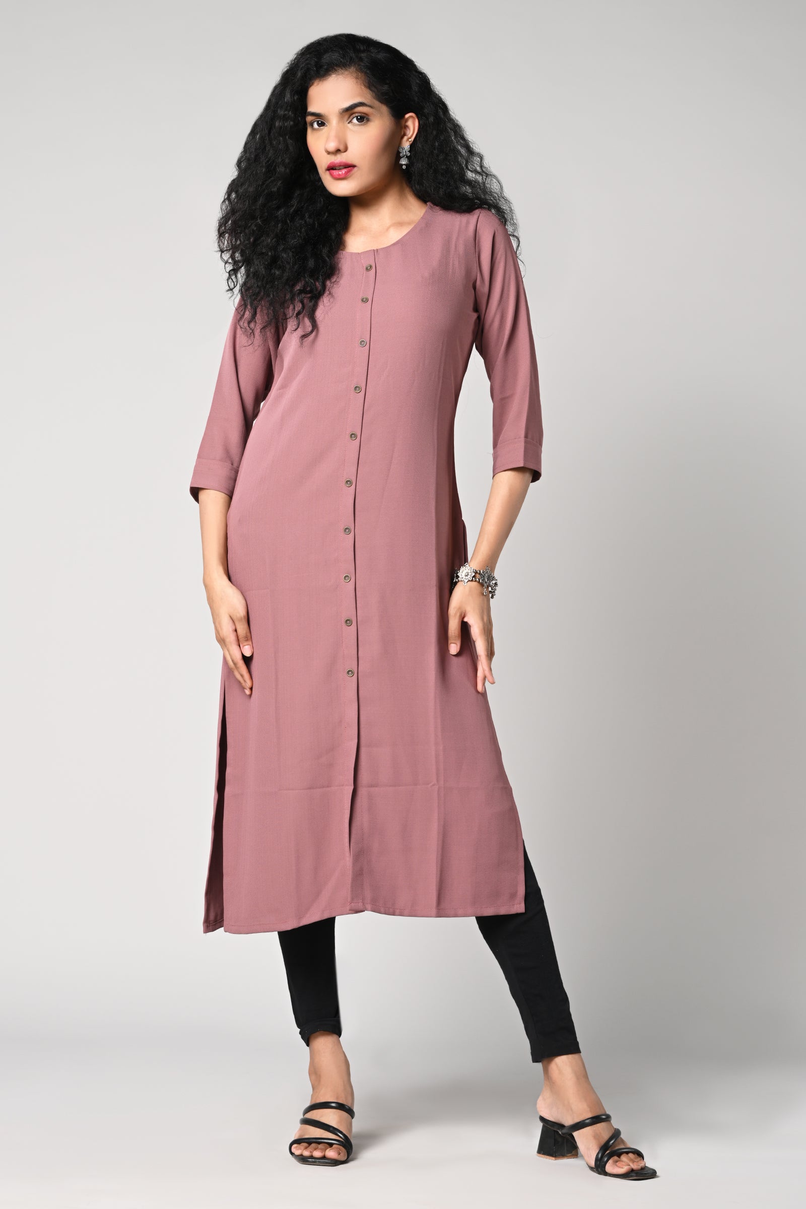 straight cut kurti.
round neck &amp; 3/4 sleeves.
golden buttons in the centre.