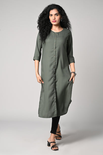 straight cut kurti.
round neck &amp; 3/4 sleeves,
golden buttons in the centre.