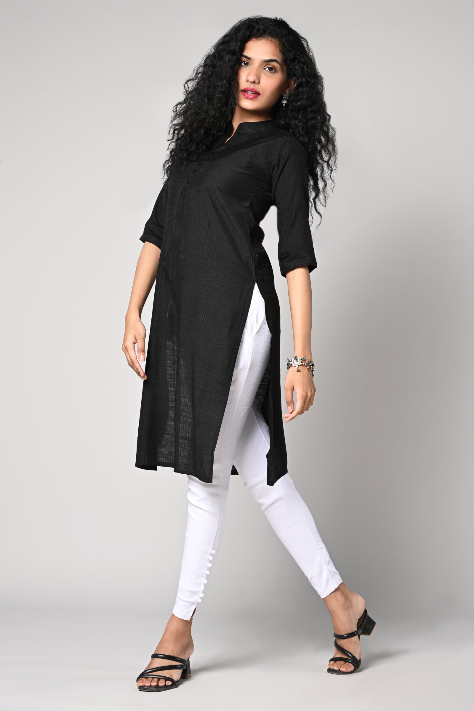 plain straight cut kurti with texture,
close neck &amp; v cut,
comes with 3/4 sleeves.