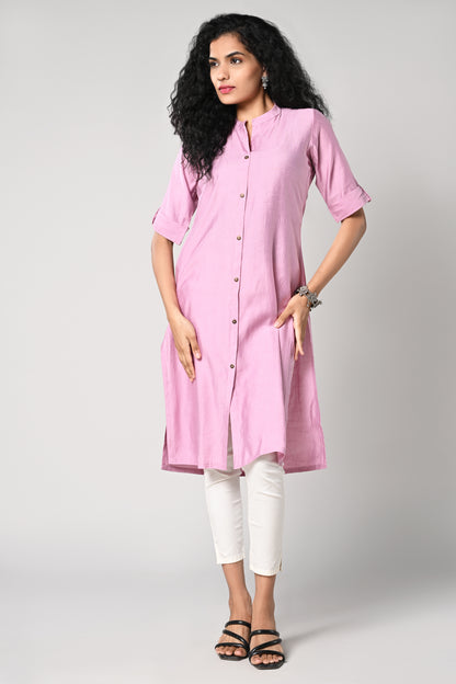 straight cut kurti.
close neck with golden buttons in centre.
elbow sleeves and flap.
all day comfort rayon material.