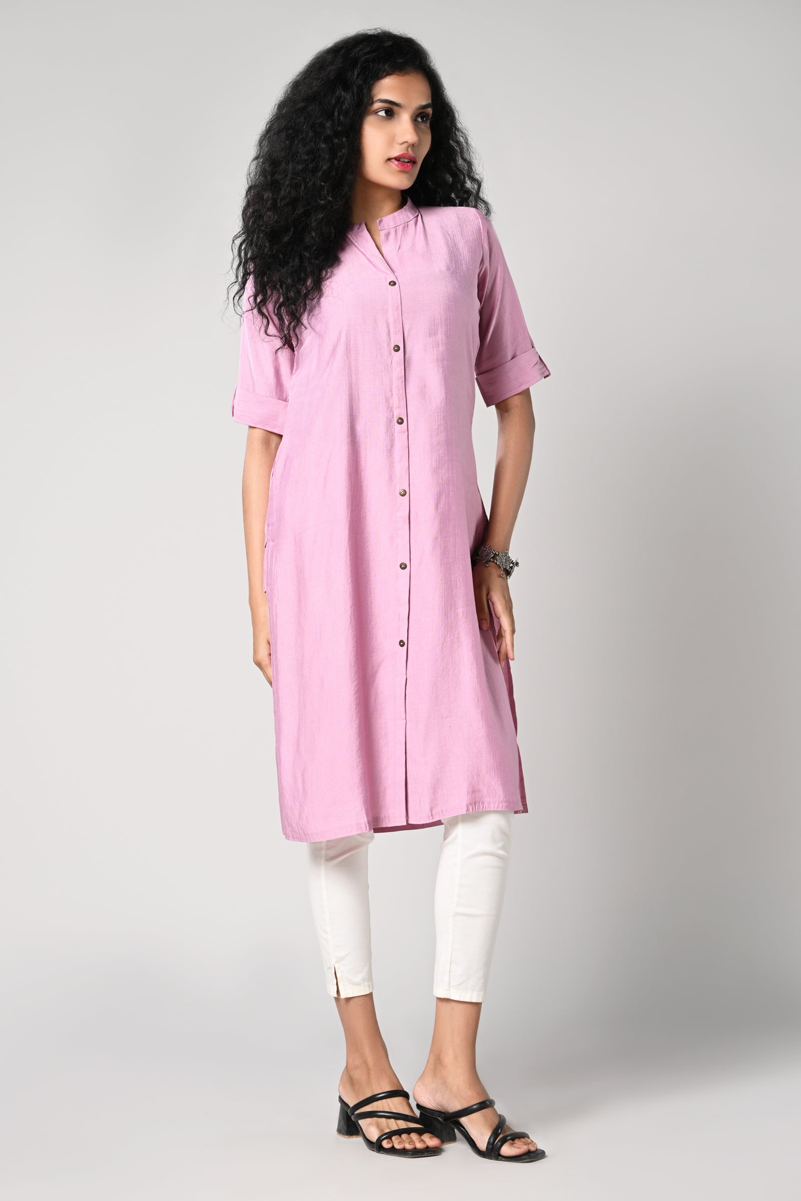 straight cut kurti.
close neck with golden buttons in centre.
elbow sleeves and flap.
all day comfort rayon material.