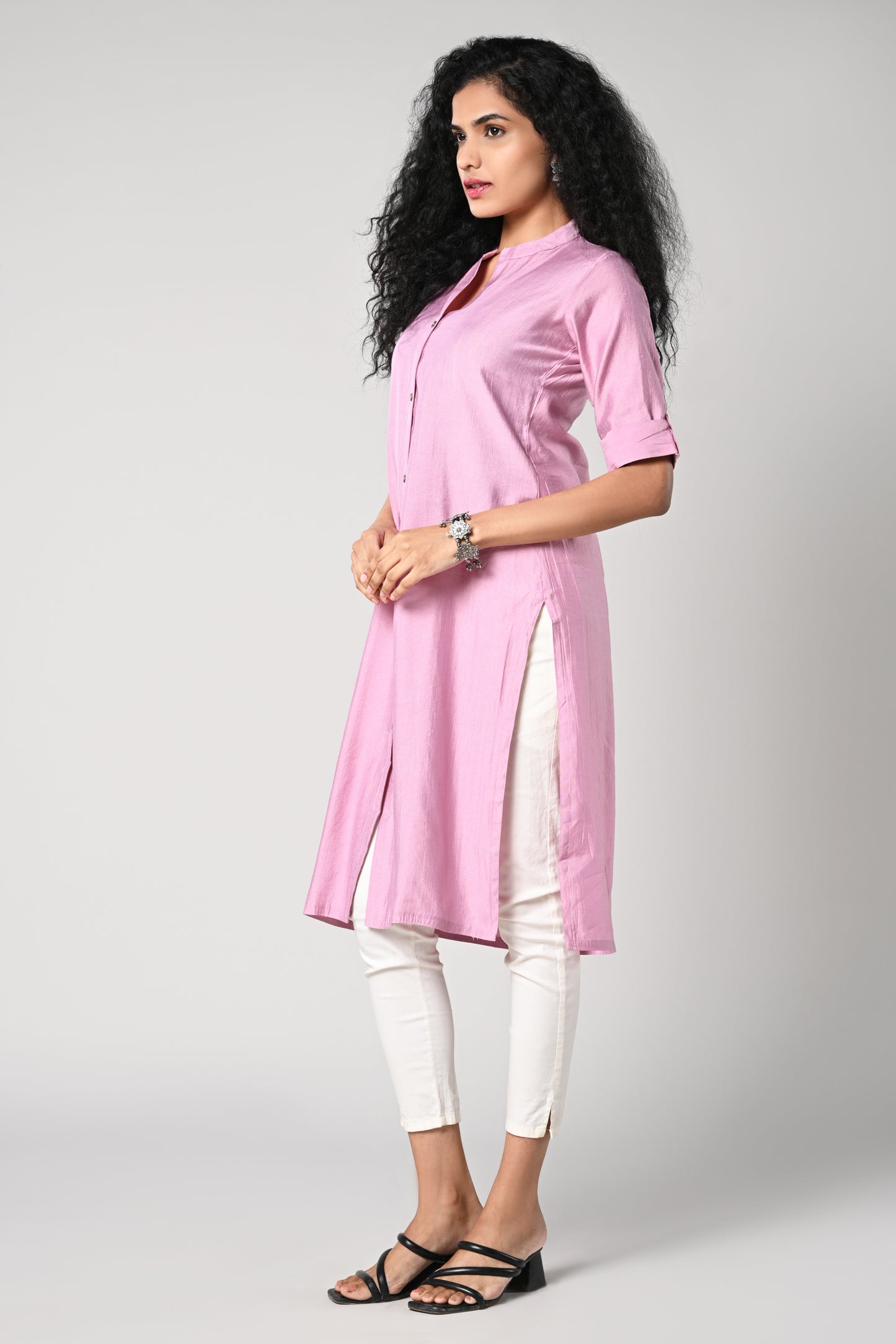 straight cut kurti.
close neck with golden buttons in centre.
elbow sleeves and flap.
all day comfort rayon material.