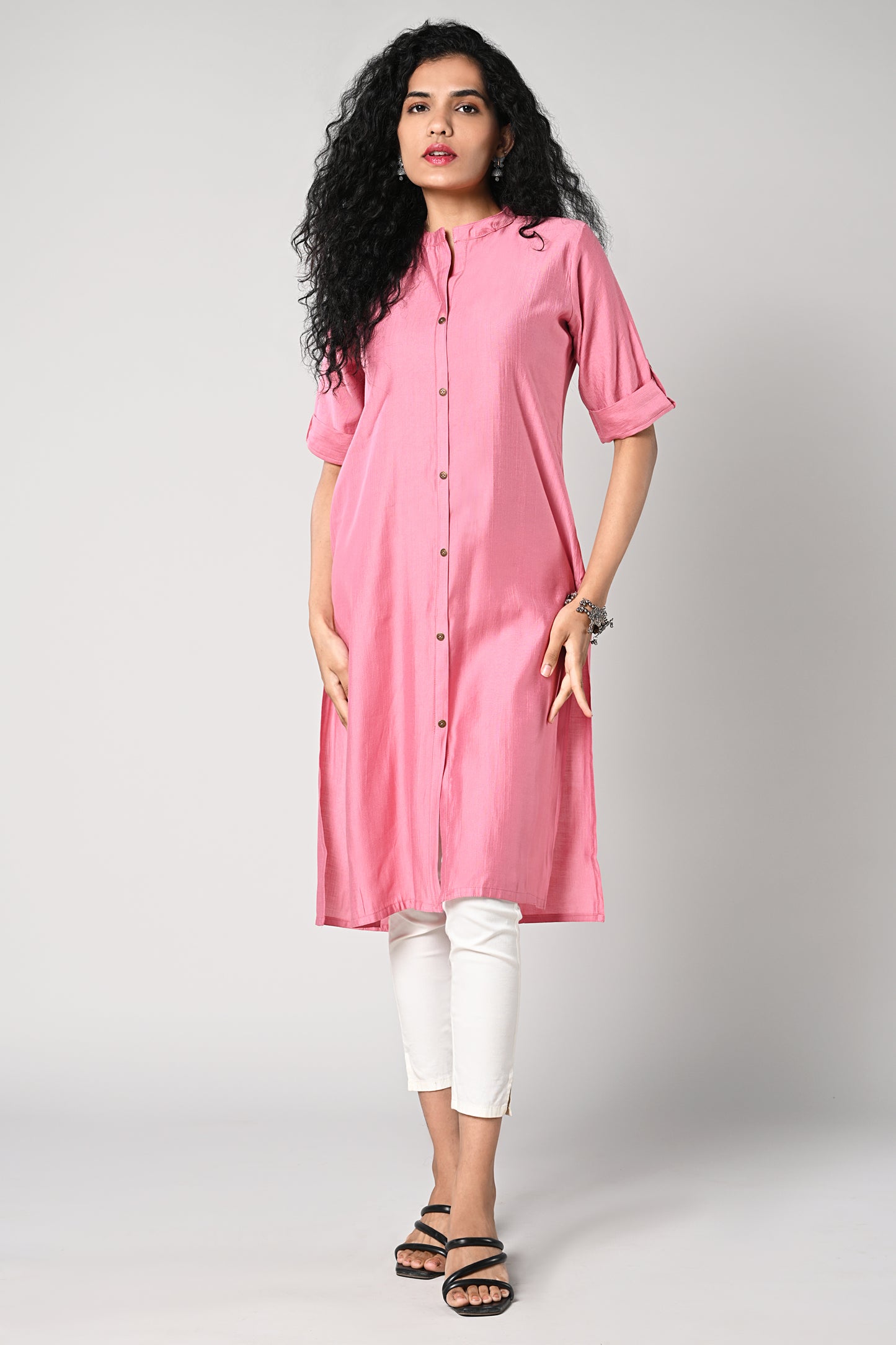 straight cut kurti.
close neck with golden buttons in centre.
elbow sleeves and flap.
all day comfort rayon material.