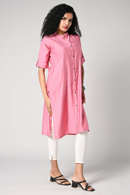 straight cut kurti.
close neck with golden buttons in centre.
elbow sleeves and flap.
all day comfort rayon material.