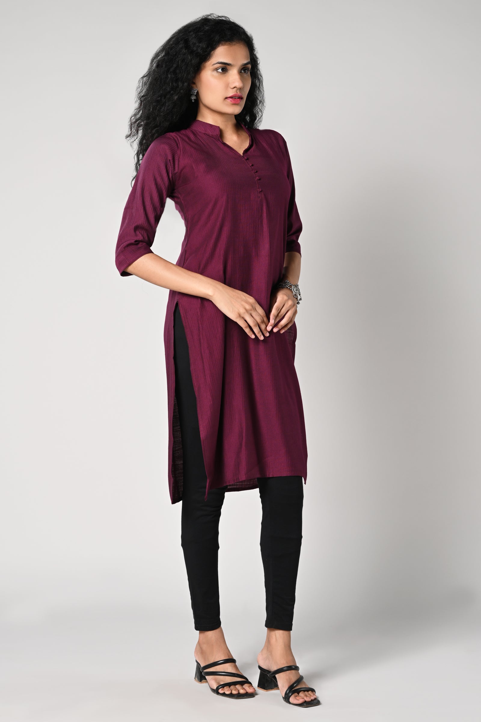 plain straight cut kurti with texture,
close neck &amp; v cut,
comes with 3/4 sleeves.