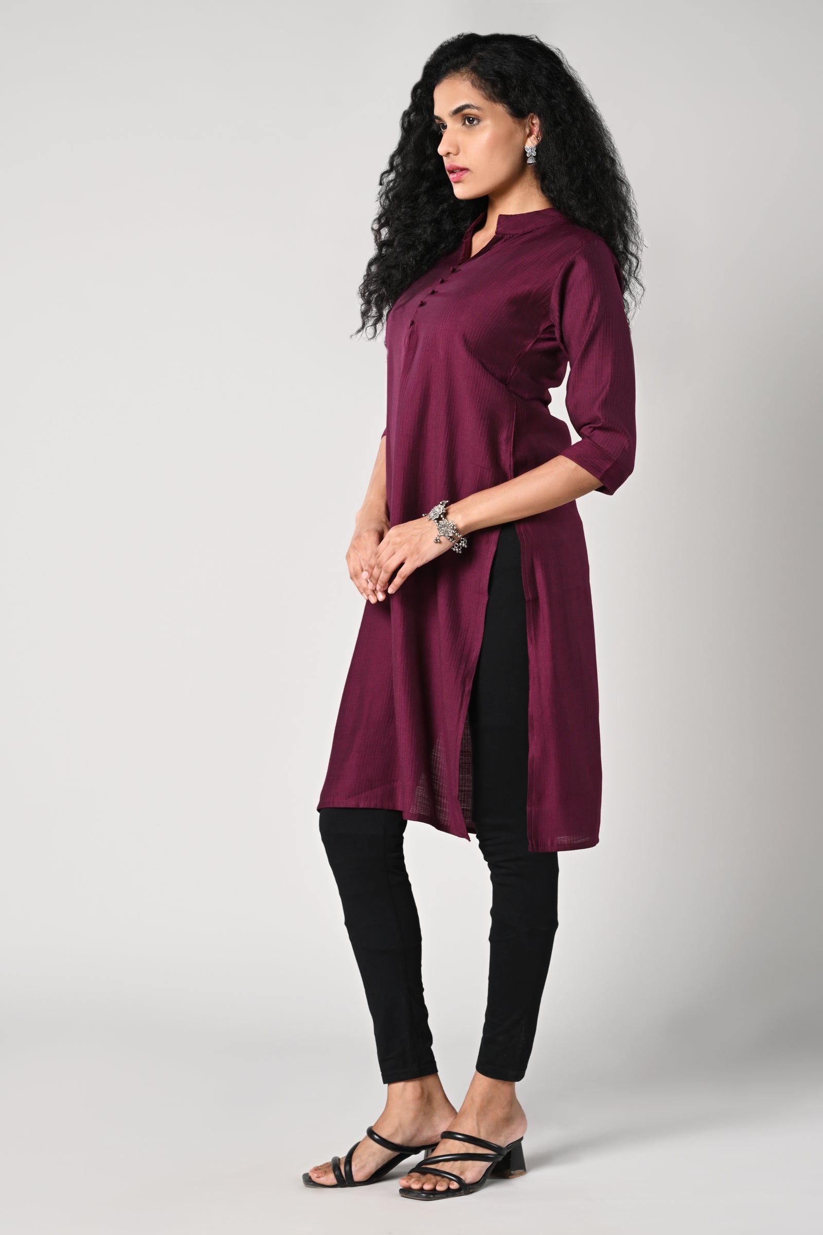 plain straight cut kurti with texture,
close neck &amp; v cut,
comes with 3/4 sleeves.