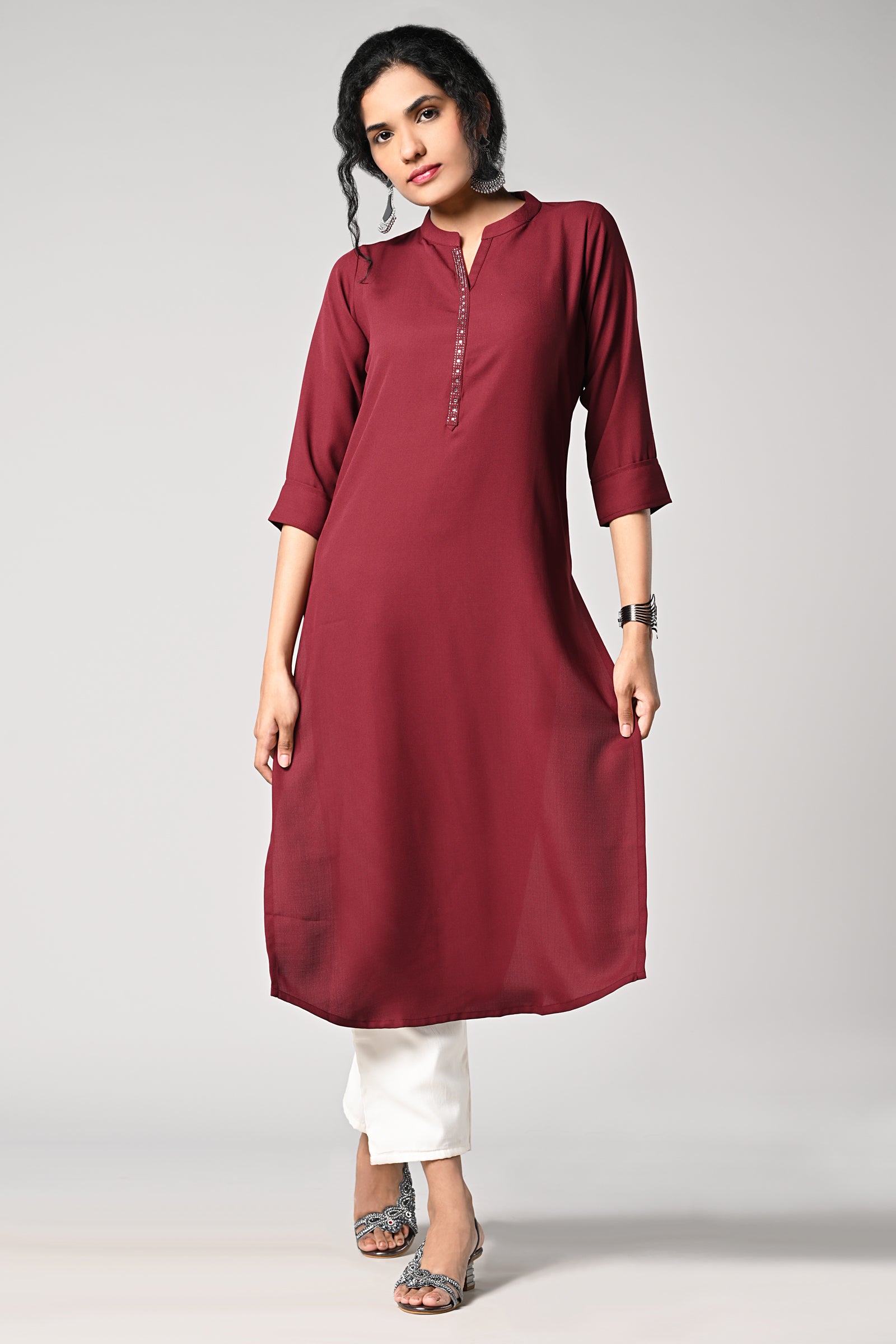 solid plain maroon kurti.
closed neck with v cut.
bead work in neck line.
3/4 attached sleeves.