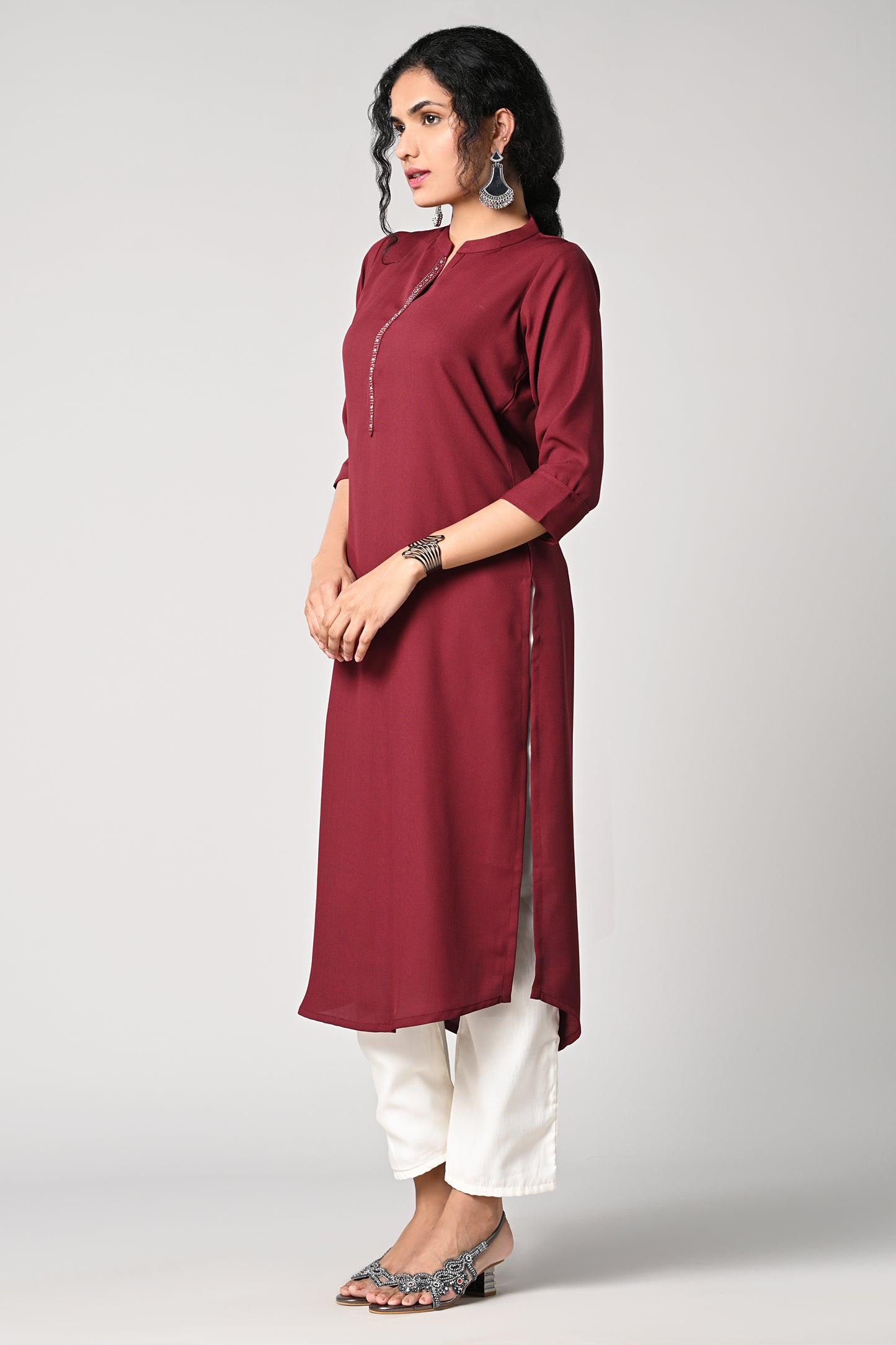 solid plain maroon kurti.
closed neck with v cut.
bead work in neck line.
3/4 attached sleeves.