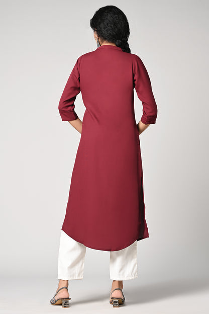 solid plain maroon kurti.
closed neck with v cut.
bead work in neck line.
3/4 attached sleeves.