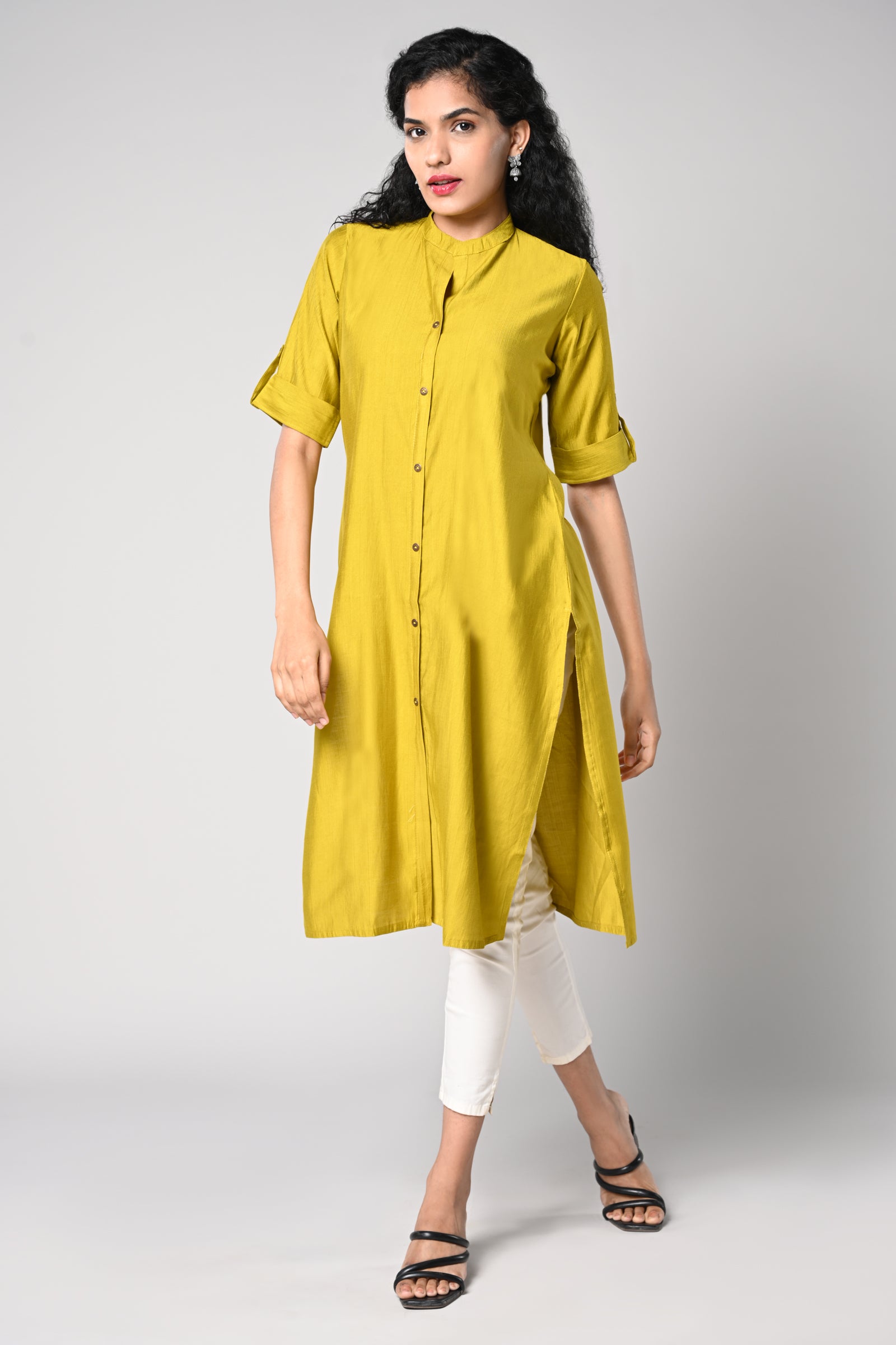 straight cut kurti.
close neck with golden buttons in centre.
elbow sleeves and flap.
all day comfort rayon material.