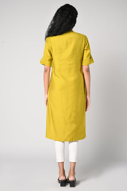 straight cut kurti.
close neck with golden buttons in centre.
elbow sleeves and flap.
all day comfort rayon material.