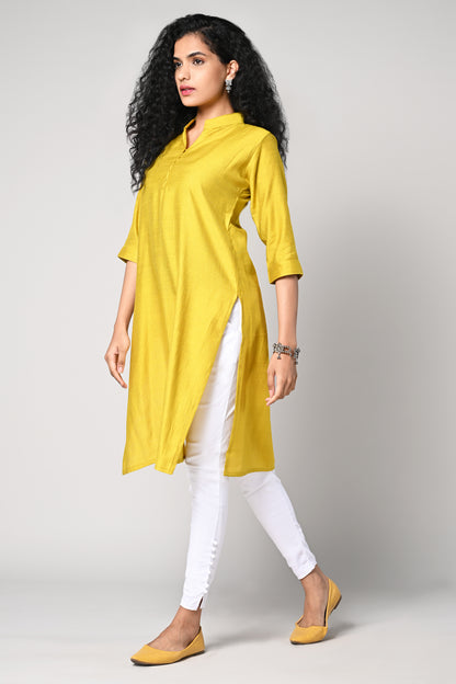 plain straight cut kurti with texture,
close neck &amp; v cut,
comes with 3/4 sleeves.