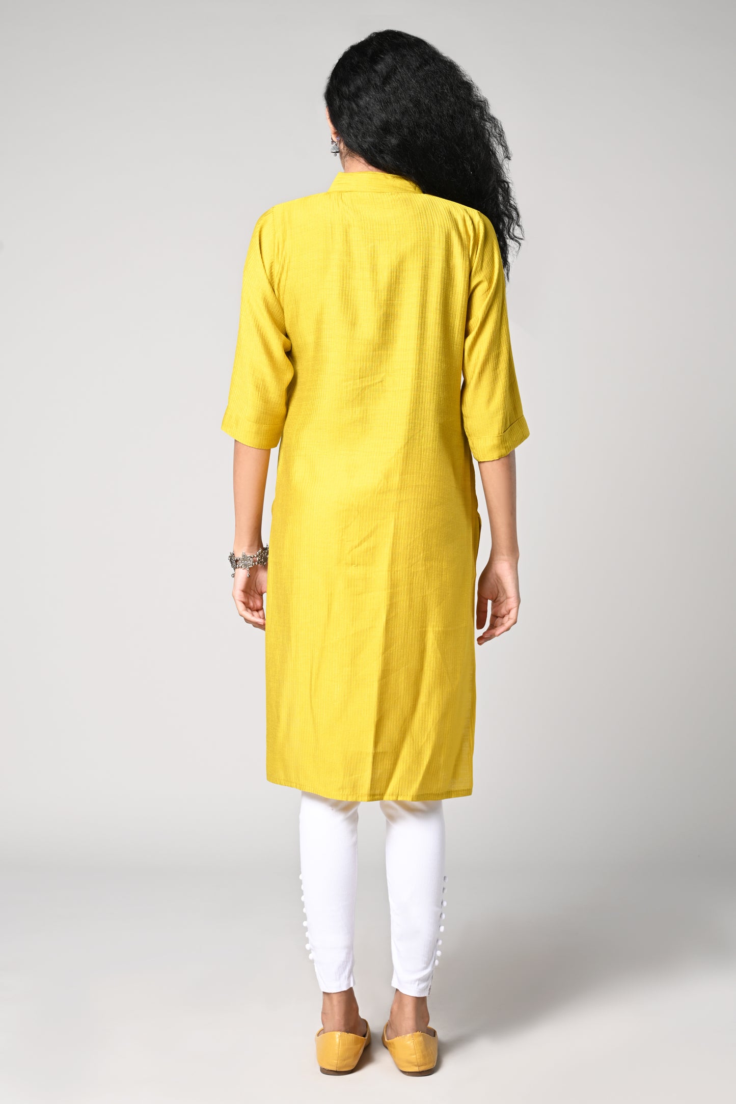 plain straight cut kurti with texture,
close neck &amp; v cut,
comes with 3/4 sleeves.