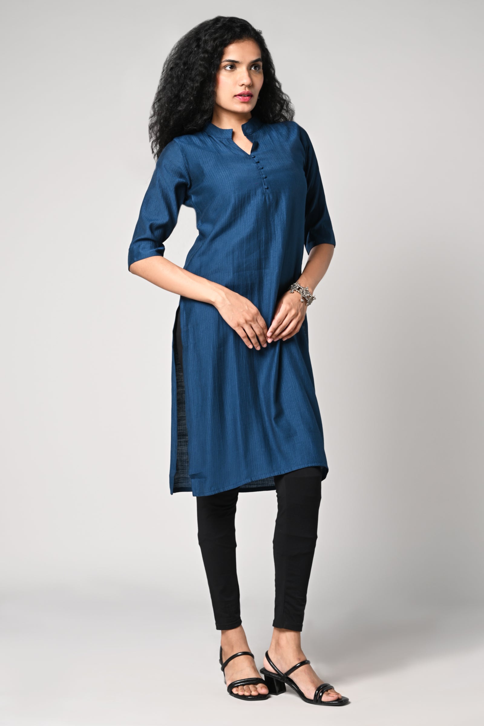 plain straight cut kurti with texture,
close neck &amp; v cut,
comes with 3/4 sleeves.