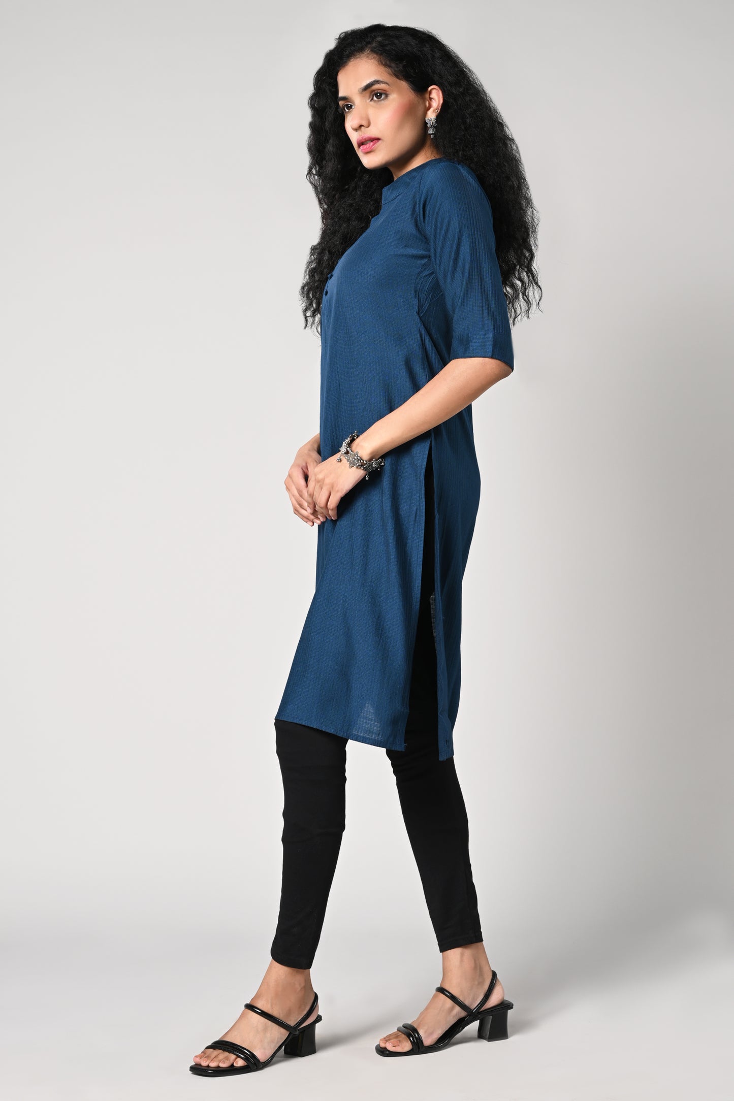 plain straight cut kurti with texture,
close neck &amp; v cut,
comes with 3/4 sleeves.