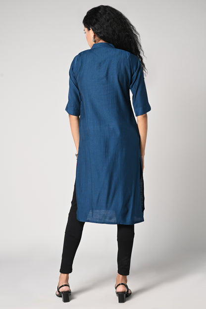 plain straight cut kurti with texture,
close neck &amp; v cut,
comes with 3/4 sleeves.