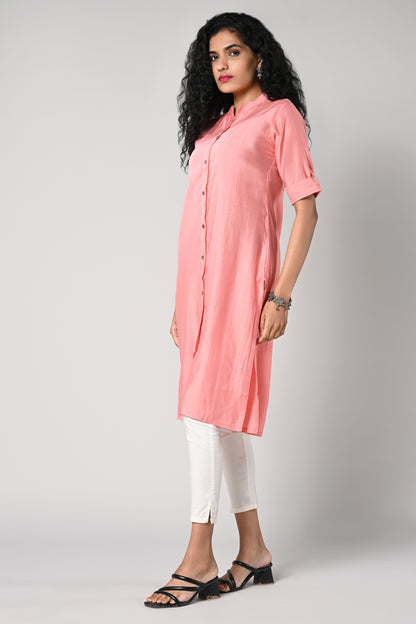 straight cut kurti.
close neck with golden buttons in centre.
elbow sleeves and flap.
all day comfort rayon material.