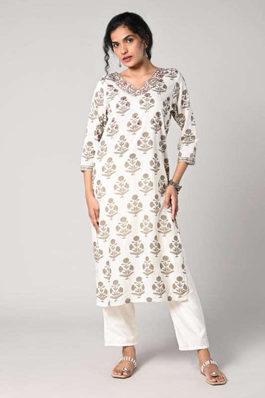 straight kurti,
floral prints all over the body,
round neck &amp; 3/4 sleeves
pure jaipur cotton material.