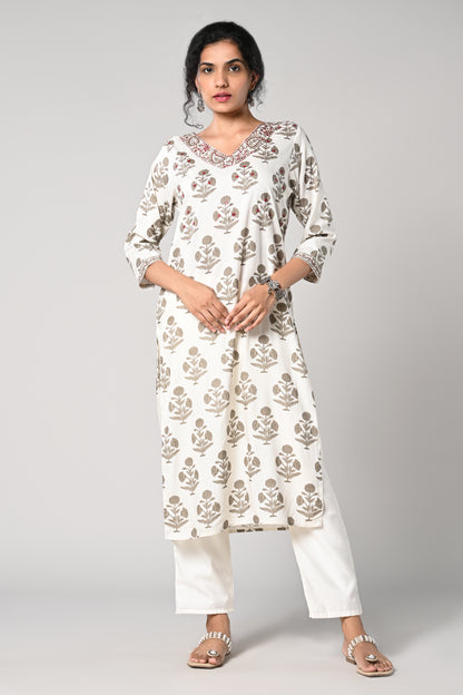 straight kurti,
floral prints all over the body,
round neck &amp; 3/4 sleeves
pure jaipur cotton material.