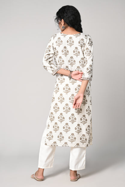 straight kurti,
floral prints all over the body,
round neck &amp; 3/4 sleeves
pure jaipur cotton material.